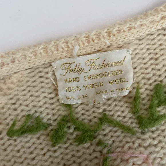 VINTAGE 1960s 3D Rose Floral Appliqué Embroidered Cream Pink Open Wool Cardigan - Picture 13 of 15